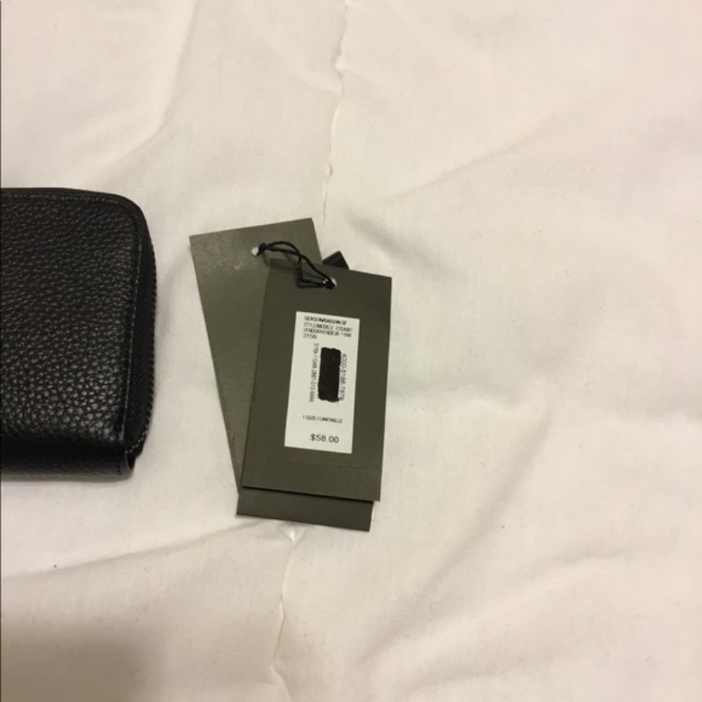 🌸LAST 1🌸Armani Exchange Black wristlet - Picture 5 of 5